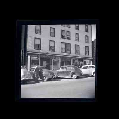 84 Greenwich Avenue Negative