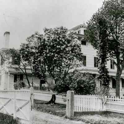 Homestead Inn H