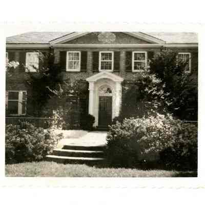 Niles Estate Deer Park Court B