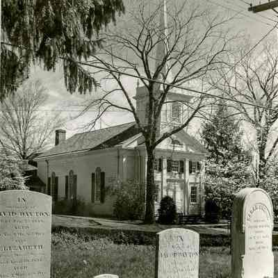 First Church of Round Hill and Graves