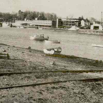 Showboat Motor Inn F