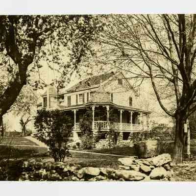 Victorian House Round Hill Road