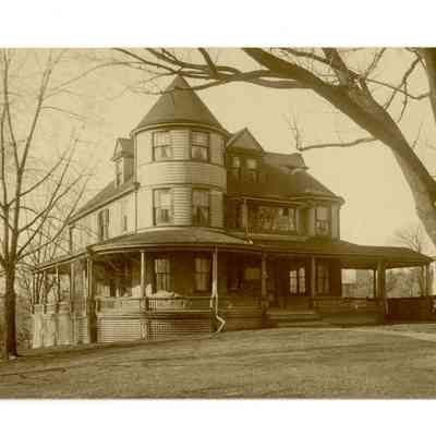 60 West Putnam Avenue