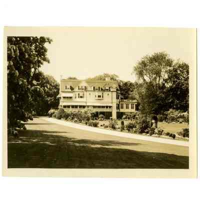 86 Mayo Avenue E
