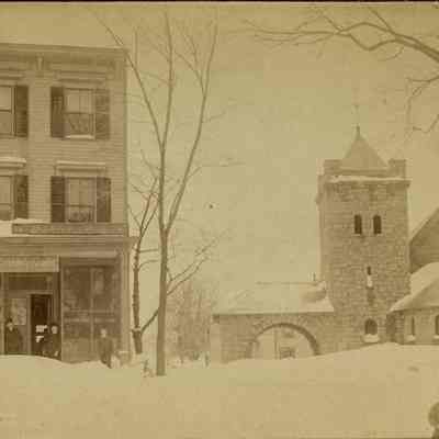 Snow on West Putnam Avenue