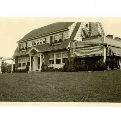 Young Residence Davis Avenue E