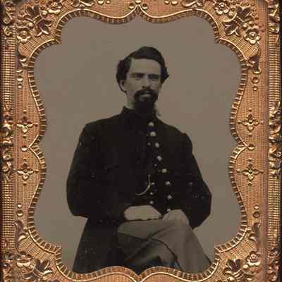 Bearded gentleman in a military uniform 1-0030