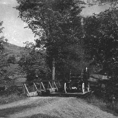 Car on Bridge 6-0326