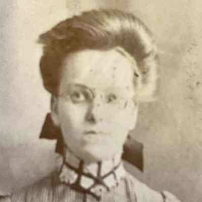 Woman with bow in hair