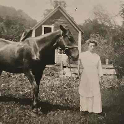 Lady with horse