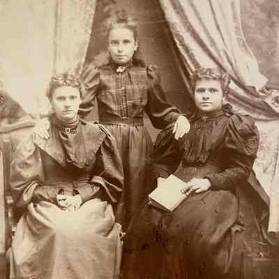 Young Women. Sisters(?)