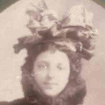 Woman in hat