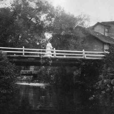 Lady on Bridge 5-205