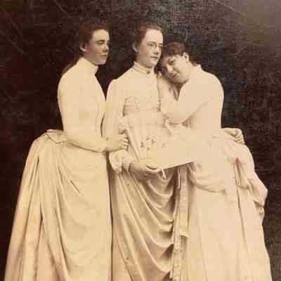 Eva Viazci, Flora Corwin, __ Hatch