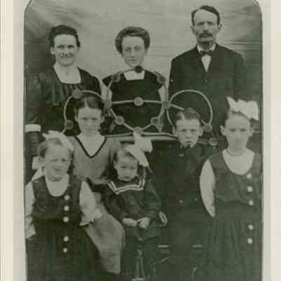 Frank Patten Noyes family portrait.