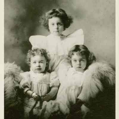 Great-granddaughters of Ebenezer Wood
