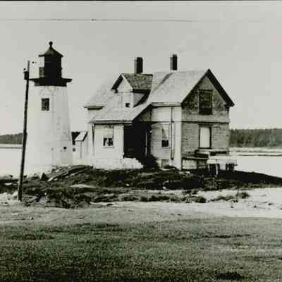 Prospect Harbor Lighthouse and Keeper's Cottage before restoration.