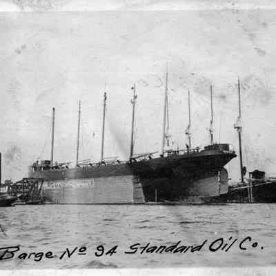 Barge No. 94 Standard Oil Co. docked at Merrill-Stevens Co., 1915