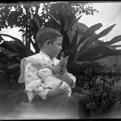 Boy with rabbits/GP1.3490