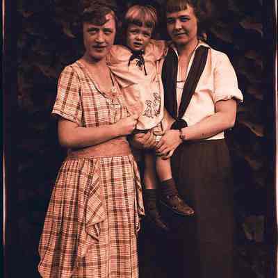 Neighbor Girls with Helen Carrick