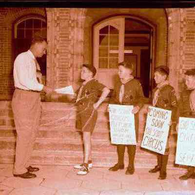 Mayor and Cub Scouts
