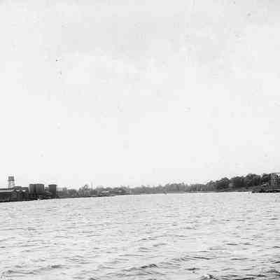 Gulf Refining Company docks in Jacksonville, 1920s.