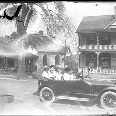 Scott family in automoblie/GP1.3968
