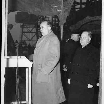 U. S. Maritime "M" Award; Left to right: James C. Merrill, L.R. Sanford - Regional Director, Senator Claude Pepper, Thomas M. Woodward - Commissioner