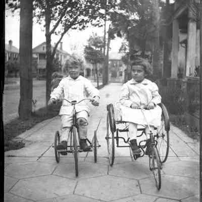 Children on tricycles/GP1.818