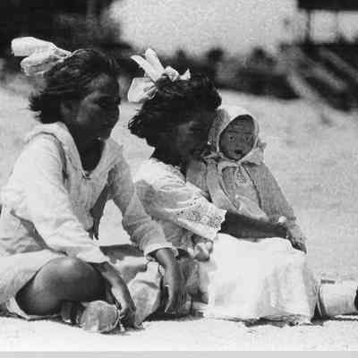 Girls with Doll, 1915