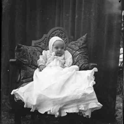 Baby in christening dress/GP1.919