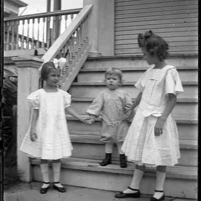Durkee children--Margaret, Cordelia & Joseph/GP1.995