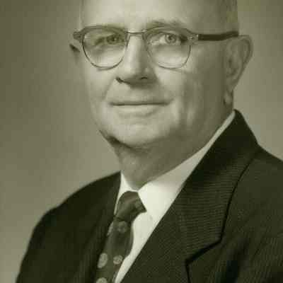 Mahon Sr., Lacy