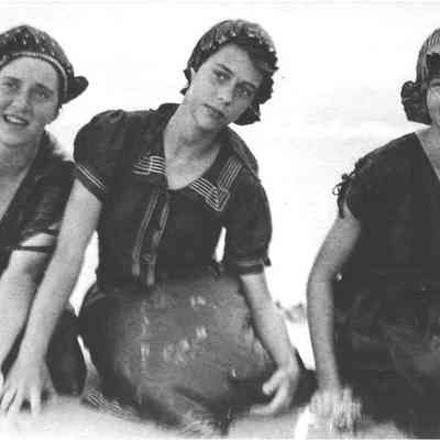 Three Girls Sitting, Pablo Beach, 1915