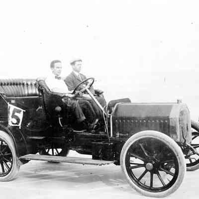 Race car no. 15 at Atlantic and Pablo Beach, 1906.