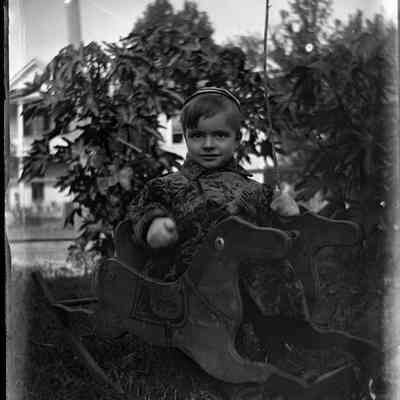 Paul Herschberger on rocking horse/GP1.1150