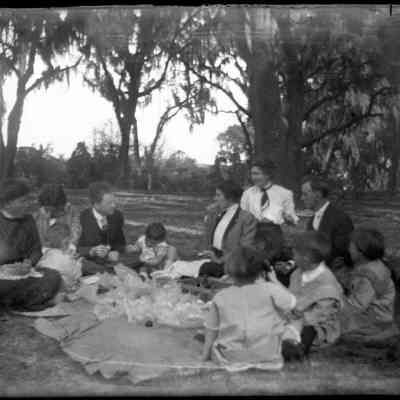 Durkee family picnic, Empire Point/GP1.1175