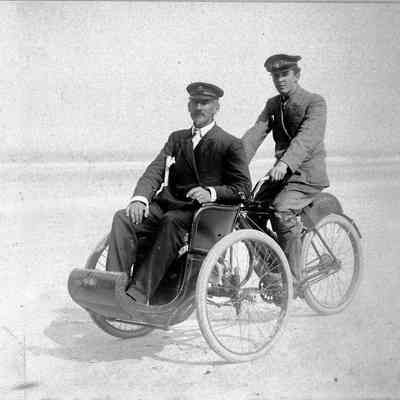 Indian tri-car with sedan chair, 1906.