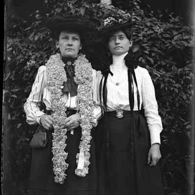 Leah Mary Cox with woman/GP1.1235
