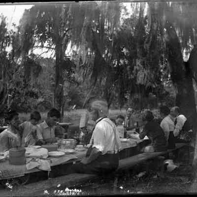 Picnickers/GP1.1306