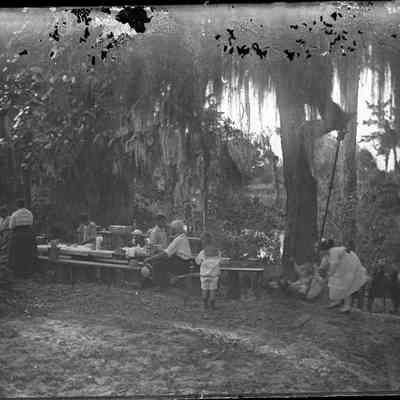 Picnickers/GP1.1307
