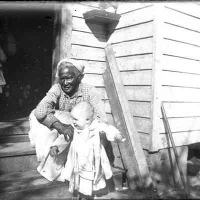 Nanny and child/GP1.1327