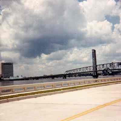 Acosta Bridge