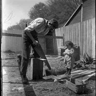 Frank Cox and child (possibly Rowland Cox)/GP1.1654