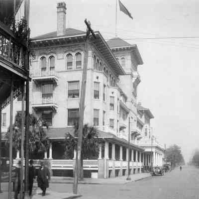 The Windsor Hotel along Hogan Street, 1910s.