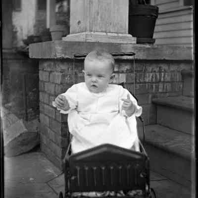 Baby in carriage/GP1.1845
