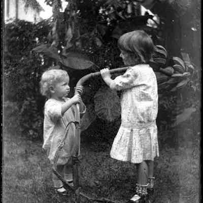 Cox children/GP1.1894