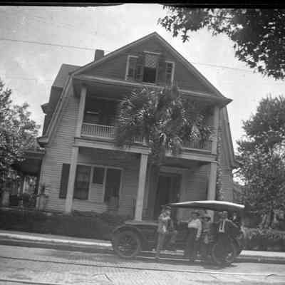 Hiuse and car/GP1.1919