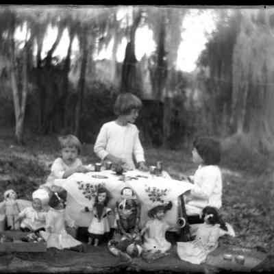 Children's tea party/GP1.1981