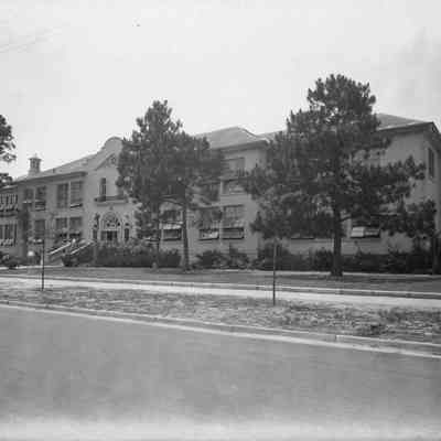 West Riverside School